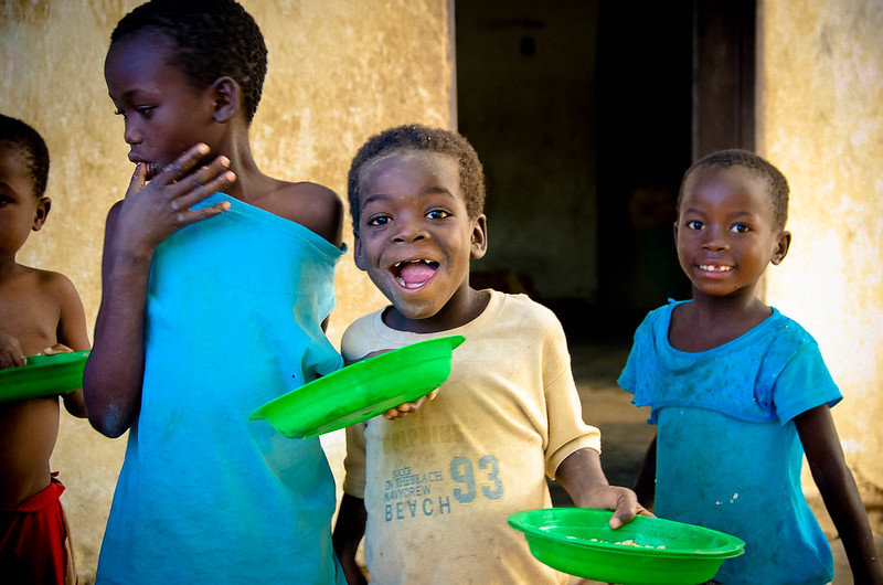 kids holding dishes