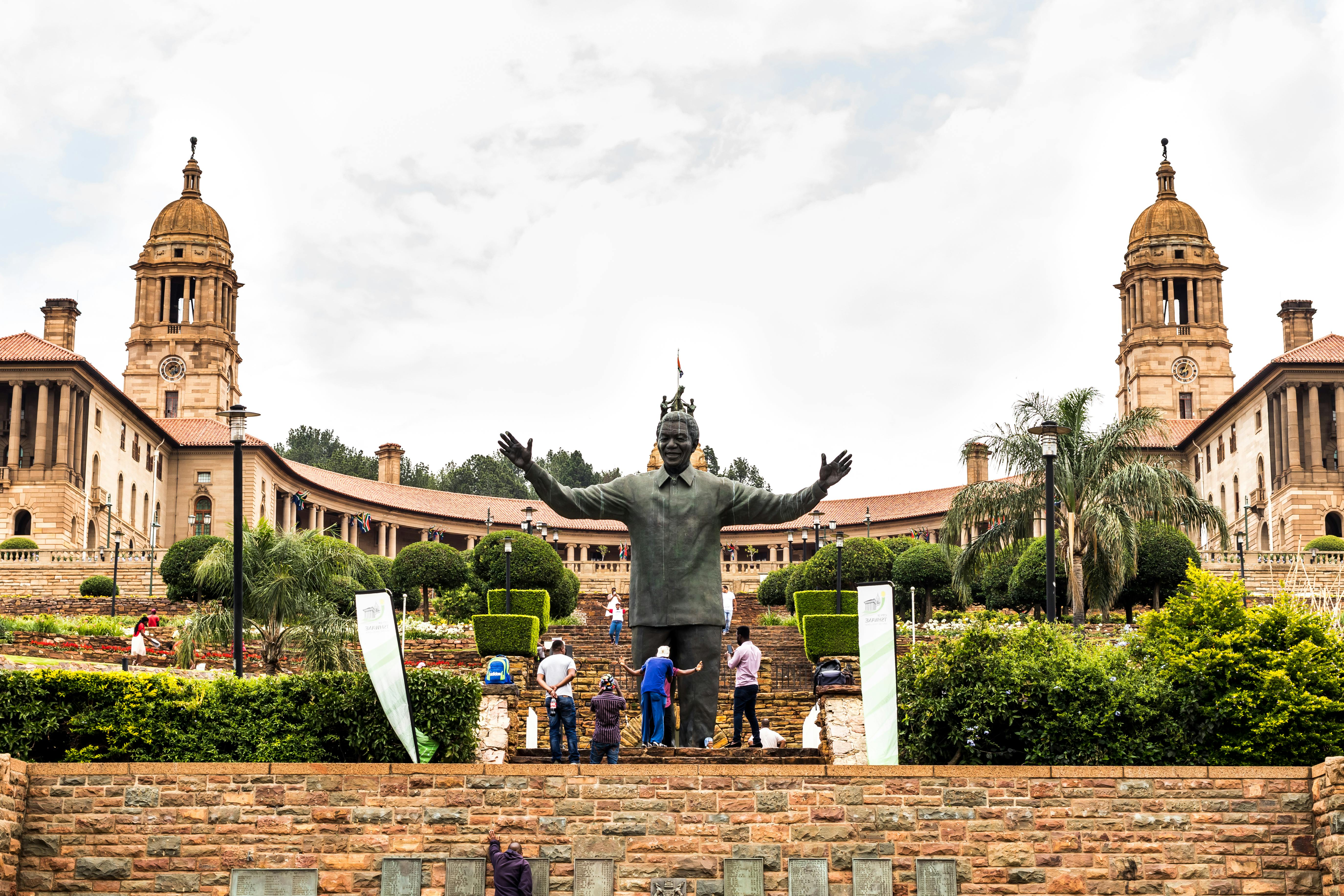 Mandla statue